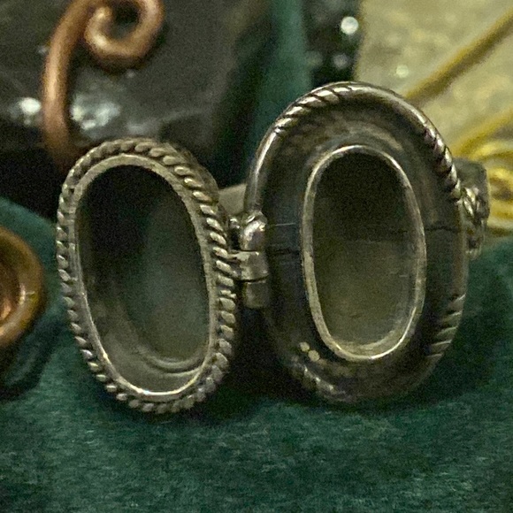 925 poison ring - Picture 3 of 13